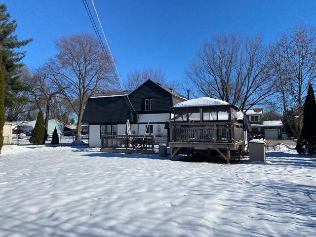 72 Clover Drive, Crystal Lake, IL 60014