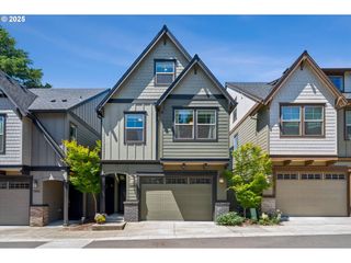 7898 Sw CAPITOL HILL Rd, Portland, OR 97219