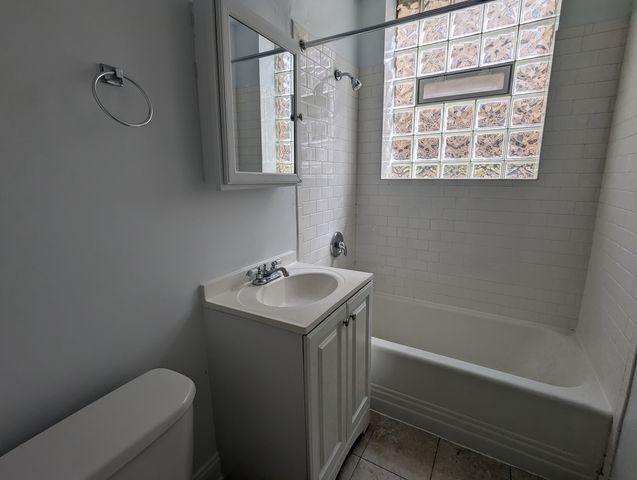 2338 N Spaulding Avenue G, Chicago, IL 60647