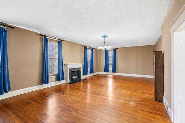 318 CENTER ST, Boonville, MO 65233