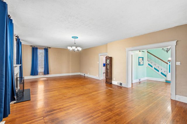 318 CENTER ST, Boonville, MO 65233