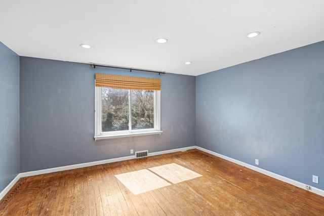 318 CENTER ST, Boonville, MO 65233