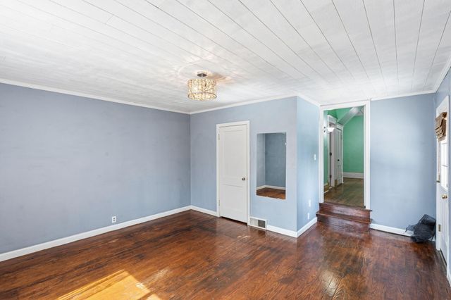 318 CENTER ST, Boonville, MO 65233