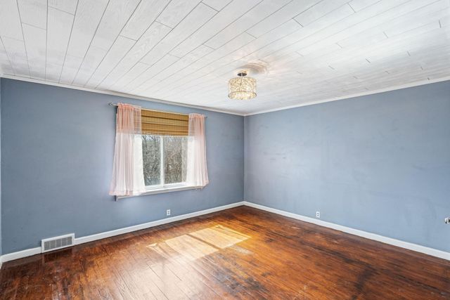 318 CENTER ST, Boonville, MO 65233