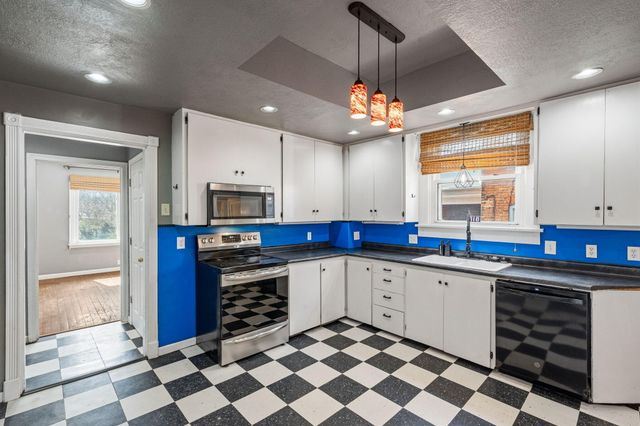 318 CENTER ST, Boonville, MO 65233