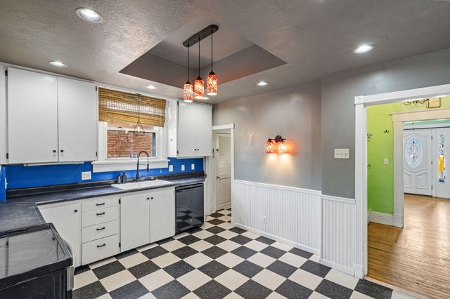 318 CENTER ST, Boonville, MO 65233