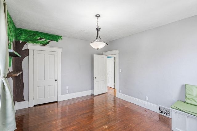 318 CENTER ST, Boonville, MO 65233