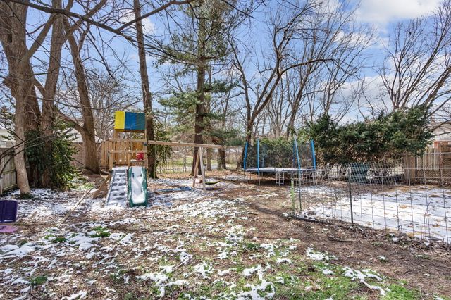 318 CENTER ST, Boonville, MO 65233