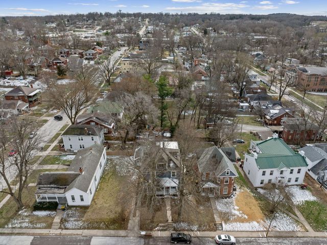 318 CENTER ST, Boonville, MO 65233