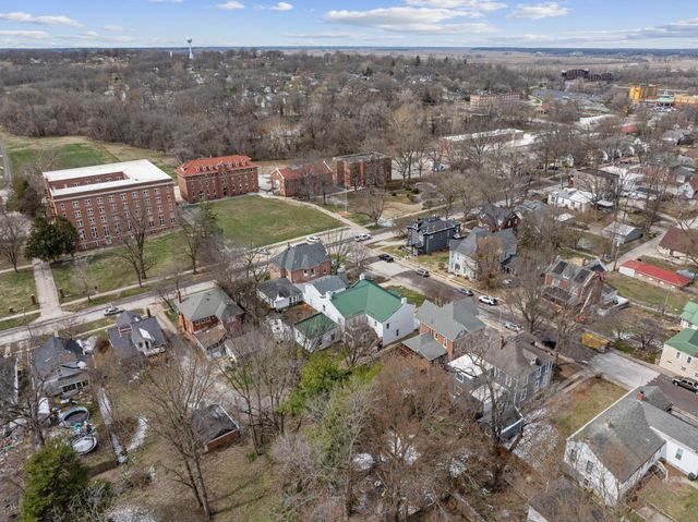 318 CENTER ST, Boonville, MO 65233