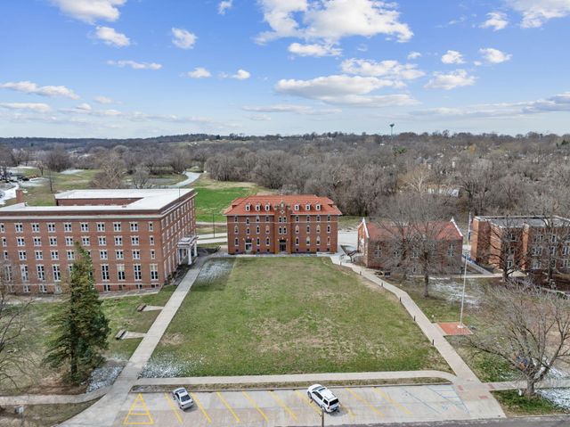 318 CENTER ST, Boonville, MO 65233