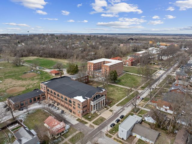 318 CENTER ST, Boonville, MO 65233