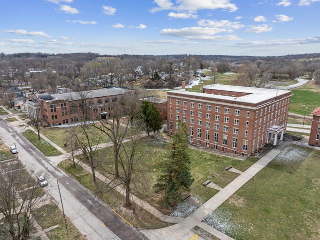 318 CENTER ST, Boonville, MO 65233