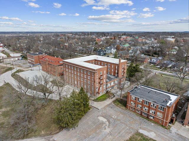 318 CENTER ST, Boonville, MO 65233