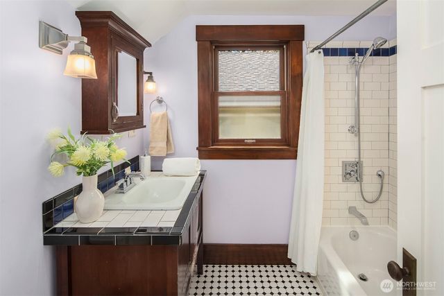 4710 42nd Avenue S, Seattle, WA 98118