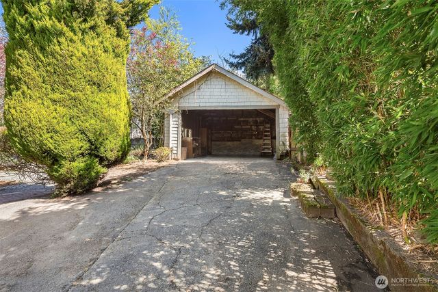 4710 42nd Avenue S, Seattle, WA 98118