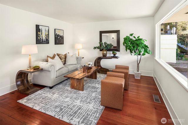 4710 42nd Avenue S, Seattle, WA 98118