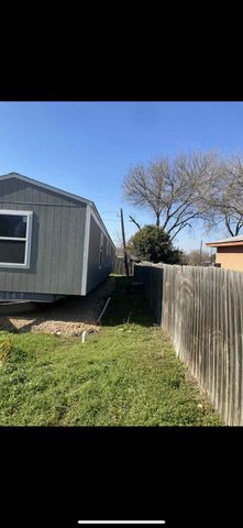 304 Regina DR, Buda, TX 78610