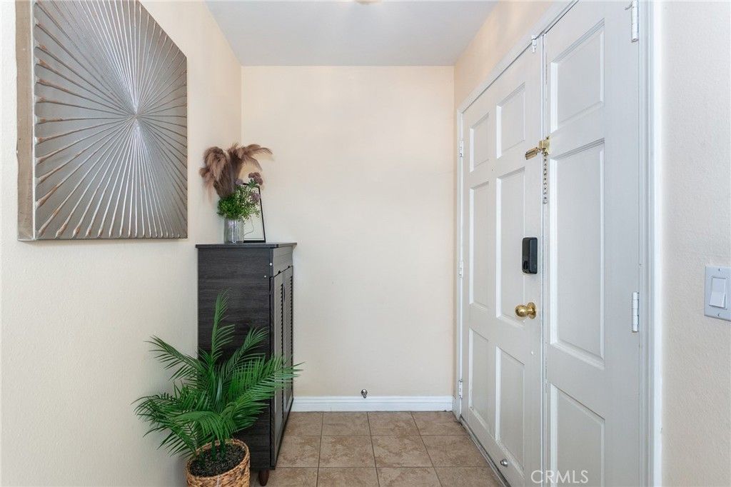 Image 10 of property listing at 1097 S Marguerita Avenue D, Alhambra, CA 91803