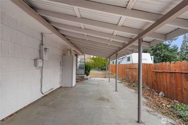 1100 3rd Street, East Wenatchee, WA 98802