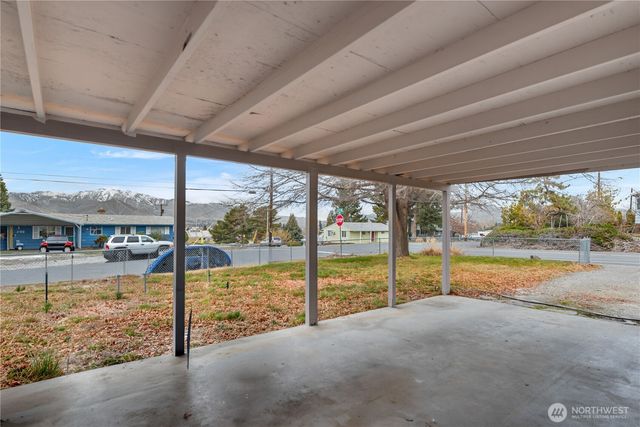 1100 3rd Street, East Wenatchee, WA 98802