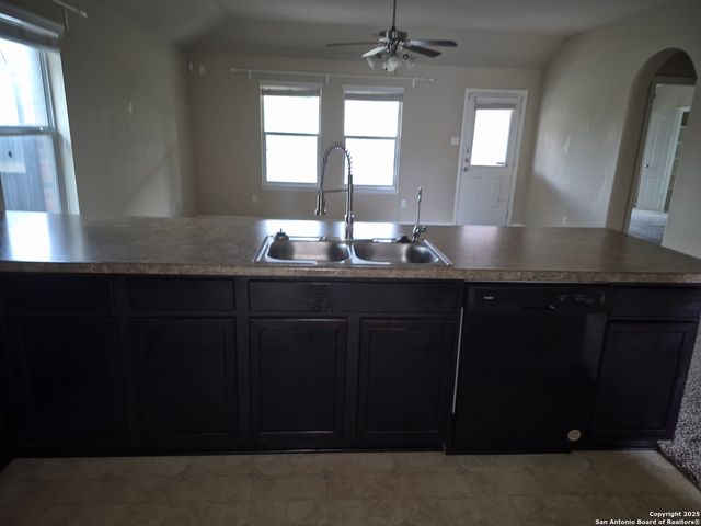 8915 Audubon Park, Converse, TX 78109