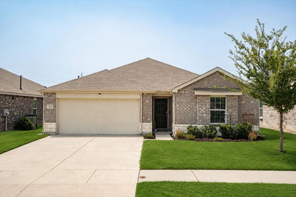 913 Dressage Drive, Haslet, TX 76052