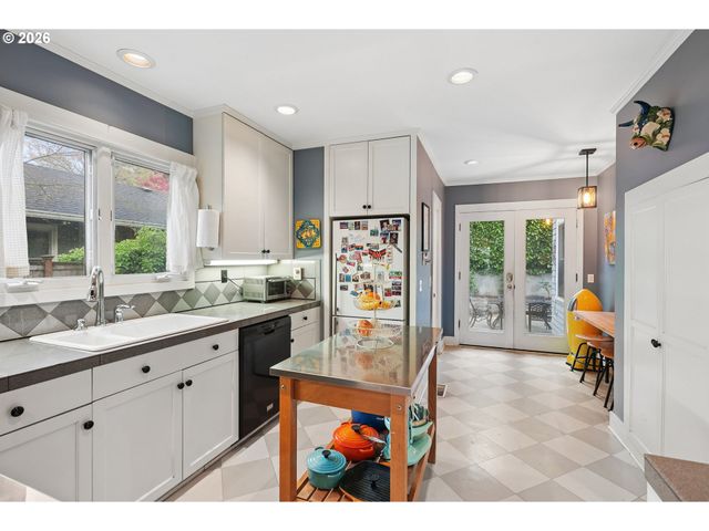 631 Ne 43RD Ave, Portland, OR 97213