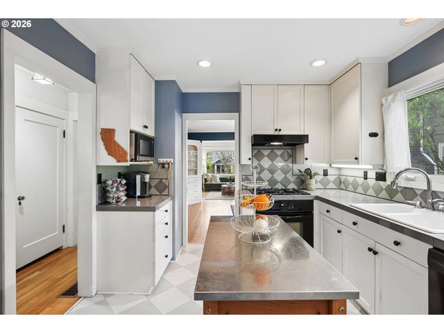 631 Ne 43RD Ave, Portland, OR 97213