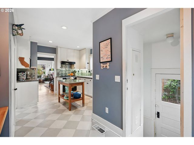 631 Ne 43RD Ave, Portland, OR 97213