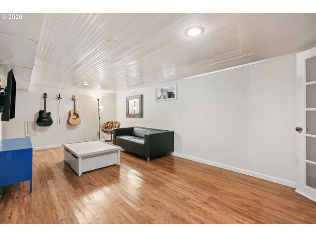 631 Ne 43RD Ave, Portland, OR 97213