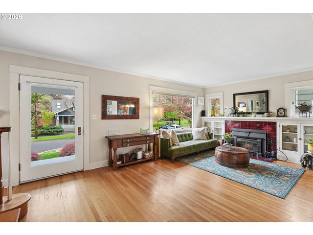 631 Ne 43RD Ave, Portland, OR 97213