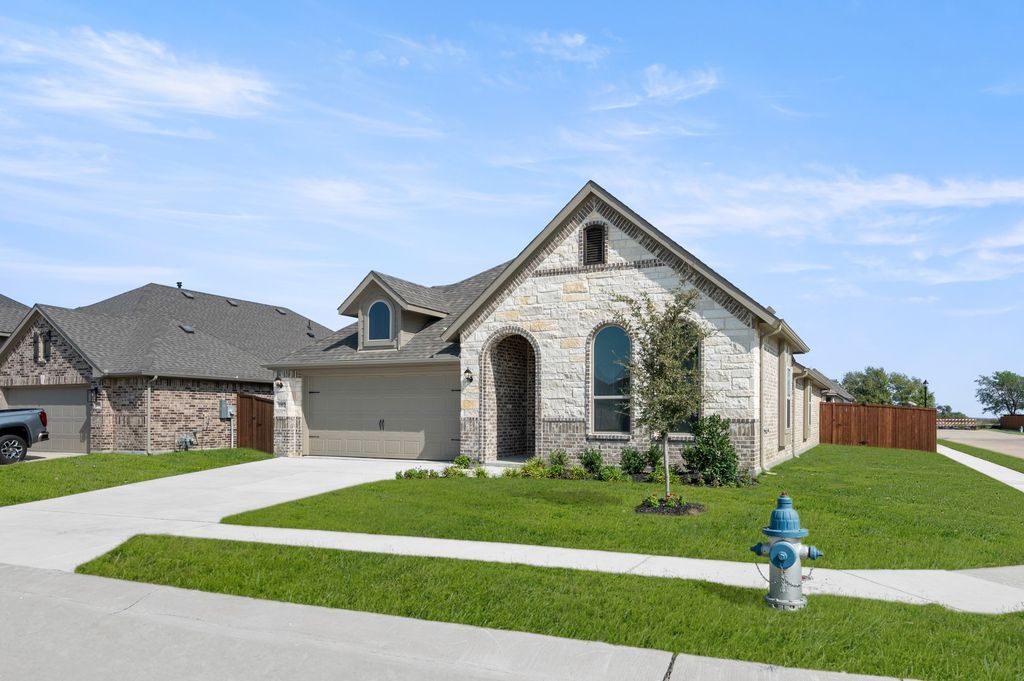 1102 Worthington Drive, Justin, TX 76247 — photo 2