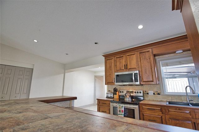 1937 GOLD AVENUE, Sarasota, FL 34235