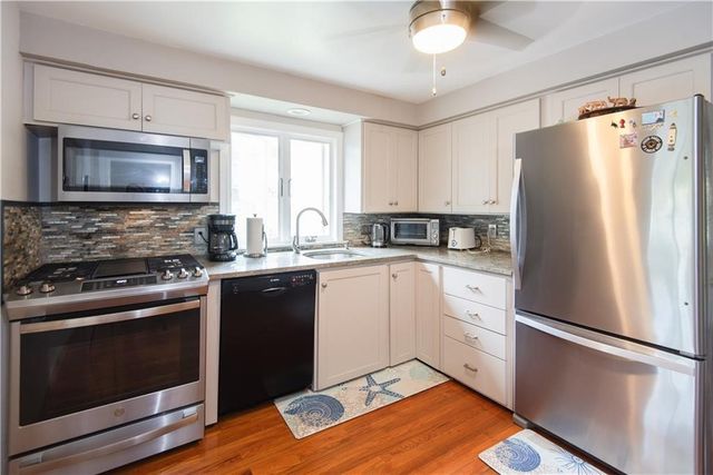 8 Fenner Avenue, Newport, RI 02840