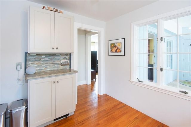 8 Fenner Avenue, Newport, RI 02840