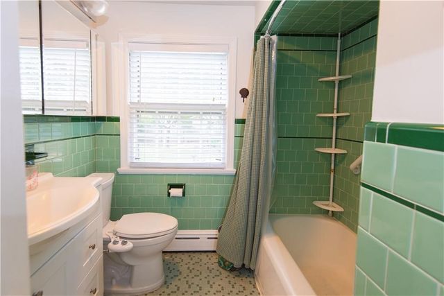 8 Fenner Avenue, Newport, RI 02840