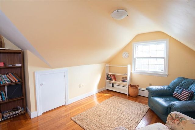 8 Fenner Avenue, Newport, RI 02840