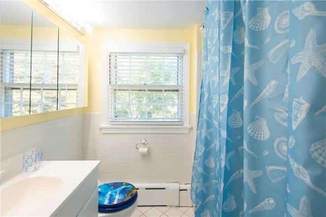 8 Fenner Avenue, Newport, RI 02840