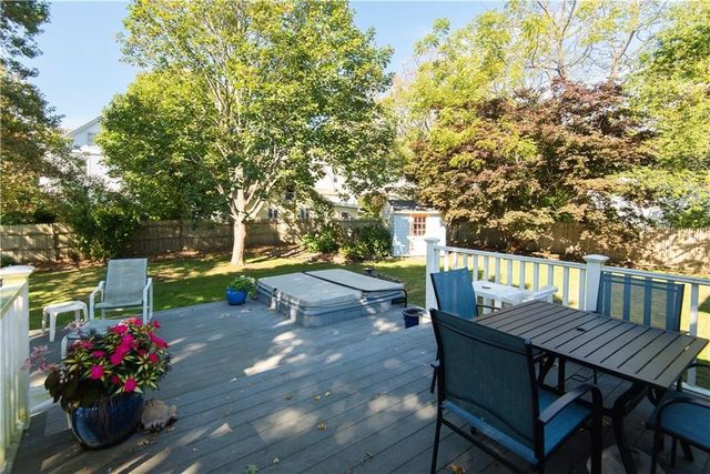 8 Fenner Avenue, Newport, RI 02840