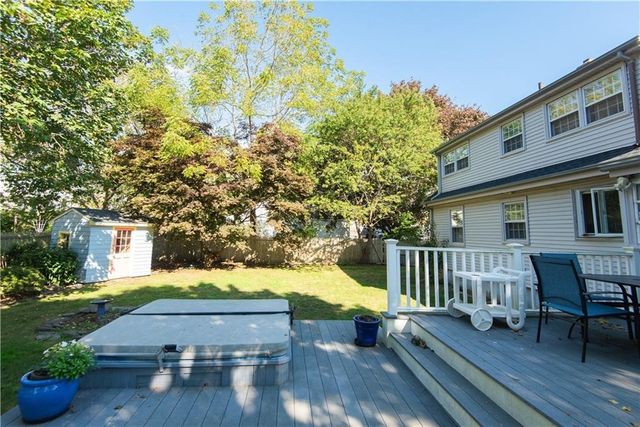 8 Fenner Avenue, Newport, RI 02840