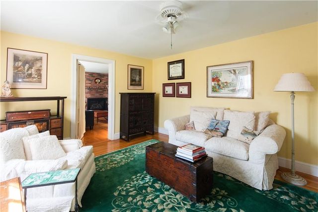 8 Fenner Avenue, Newport, RI 02840