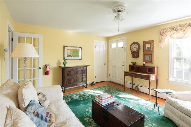 8 Fenner Avenue, Newport, RI 02840