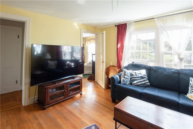8 Fenner Avenue, Newport, RI 02840