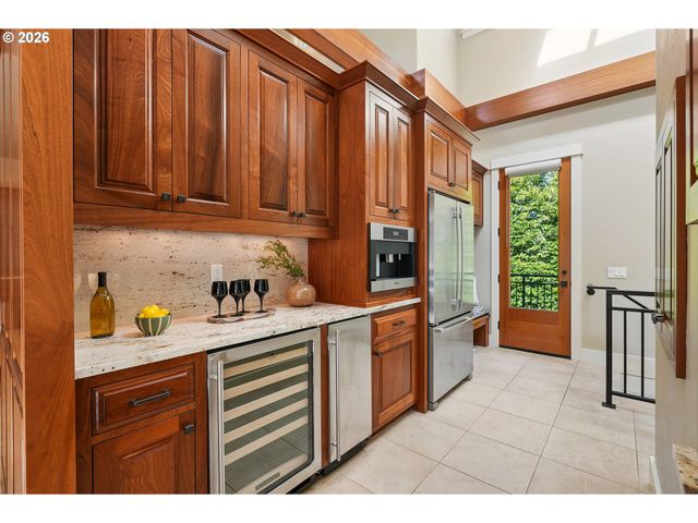 4330 Sw CHARMING Way, Portland, OR 97225