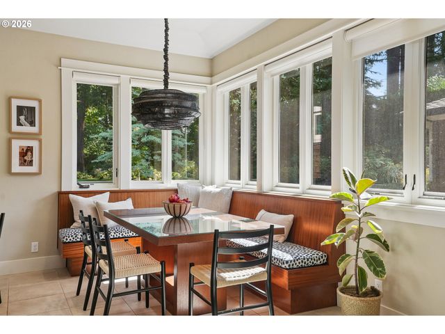 4330 Sw CHARMING Way, Portland, OR 97225