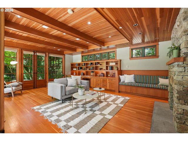 4330 Sw CHARMING Way, Portland, OR 97225