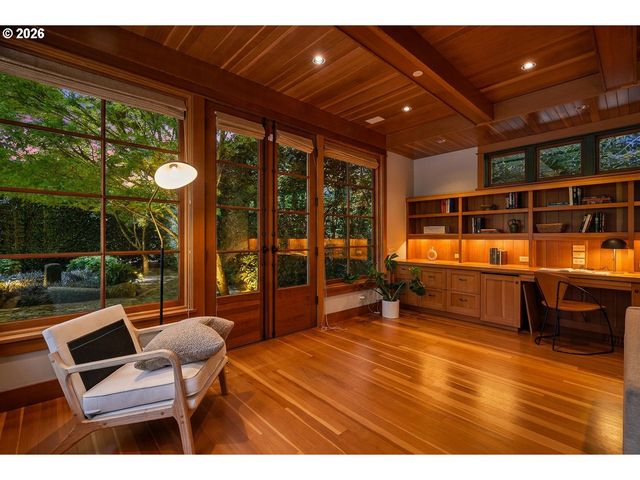 4330 Sw CHARMING Way, Portland, OR 97225