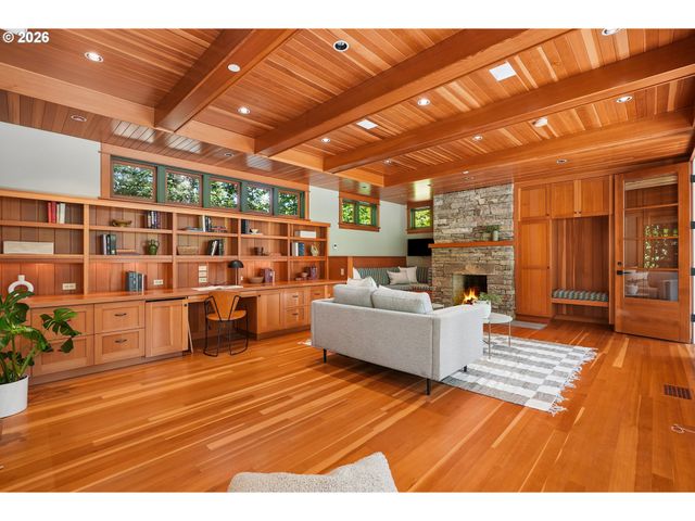 4330 Sw CHARMING Way, Portland, OR 97225