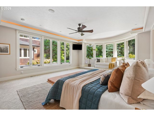 4330 Sw CHARMING Way, Portland, OR 97225